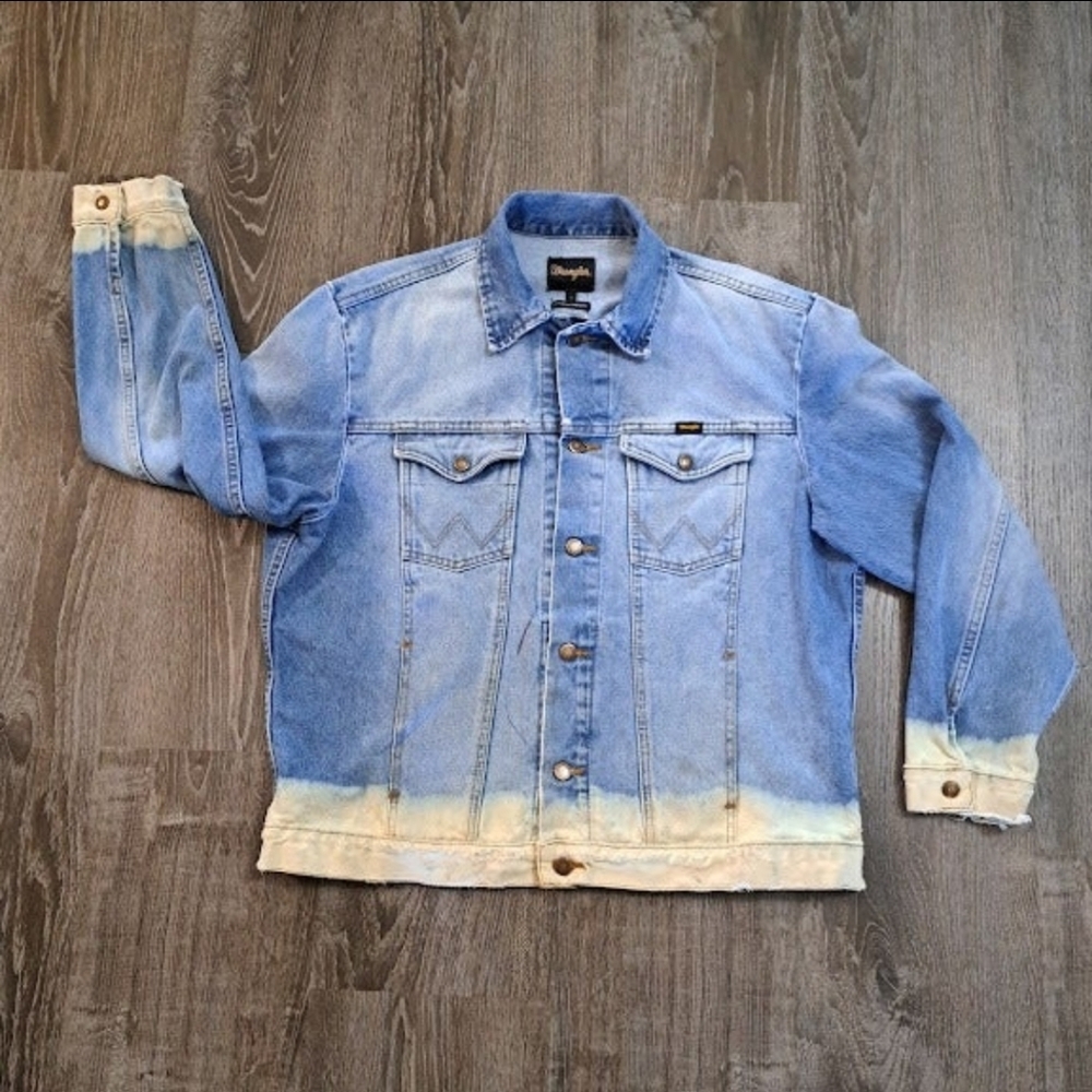 Wrangler Denim Jacket Bleached Distressed Trucker Style Blue Mens Medium